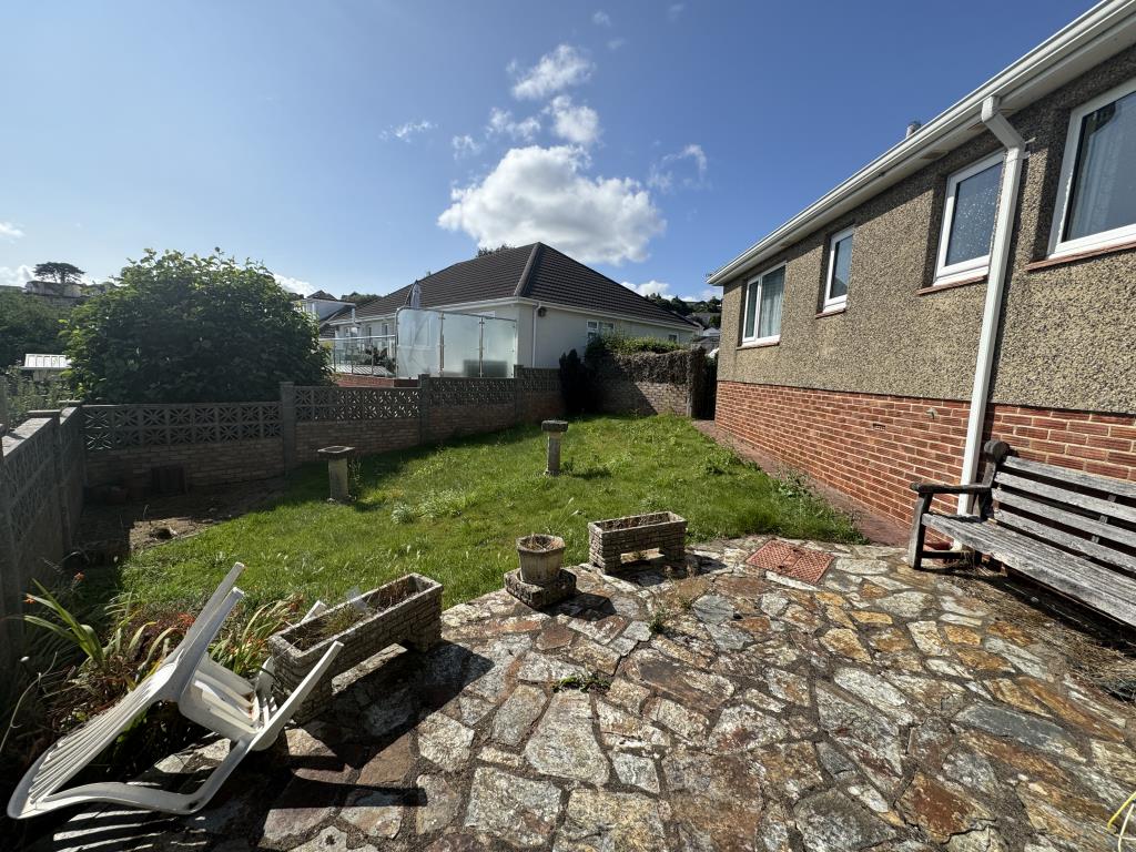 Lot: 131 - DETACHED BUNGALOW REQUIRING MODERNISATION ON A GENEROUS PLOT - View of part of the rear garden